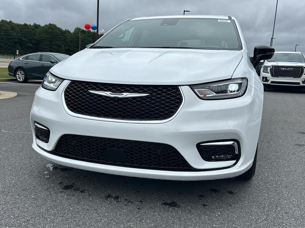 new 2026 Chrysler Pacifica car, priced at $42,240