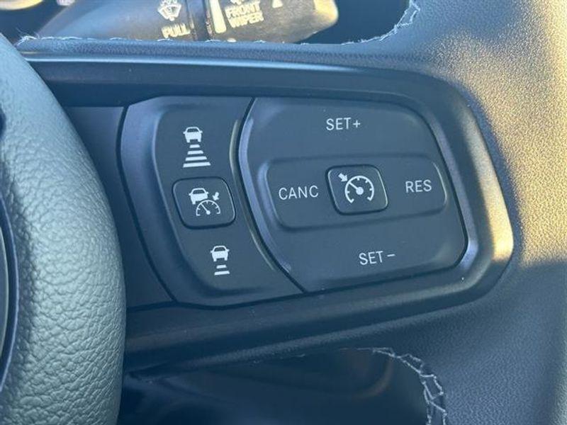 new 2025 Jeep Gladiator car, priced at $47,117