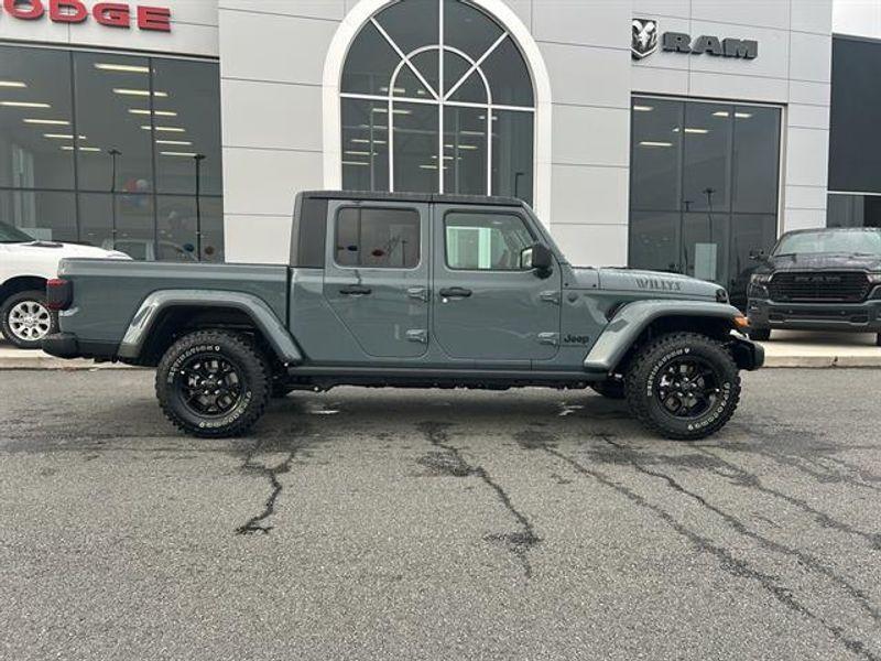 new 2025 Jeep Gladiator car, priced at $47,121