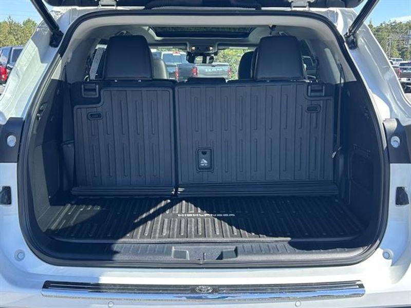 used 2023 Toyota Highlander car, priced at $35,900