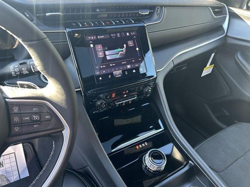 new 2025 Jeep Grand Cherokee car, priced at $40,293