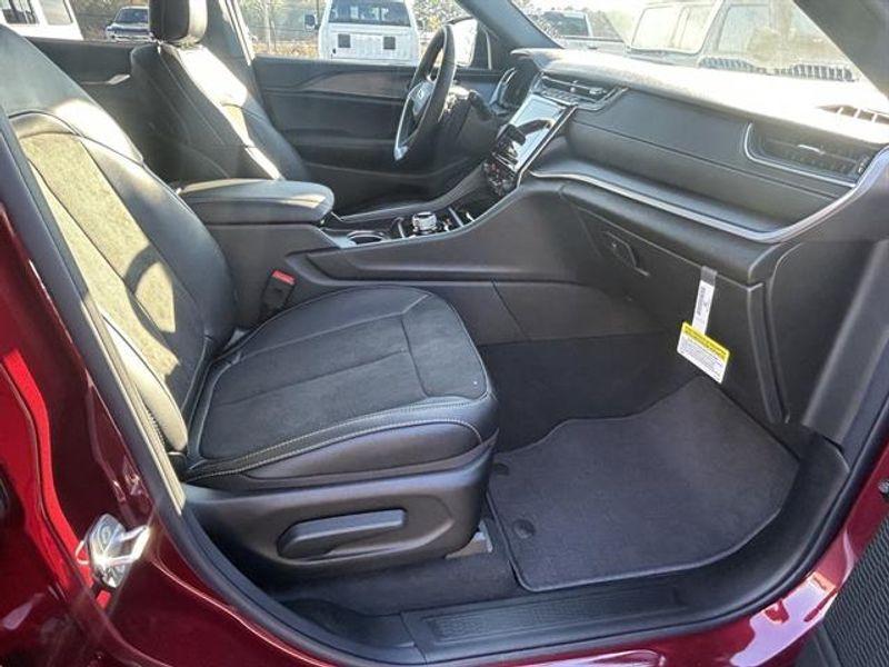 new 2025 Jeep Grand Cherokee car, priced at $40,293