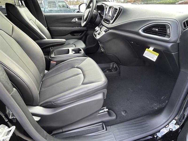 new 2026 Chrysler Pacifica car, priced at $39,995
