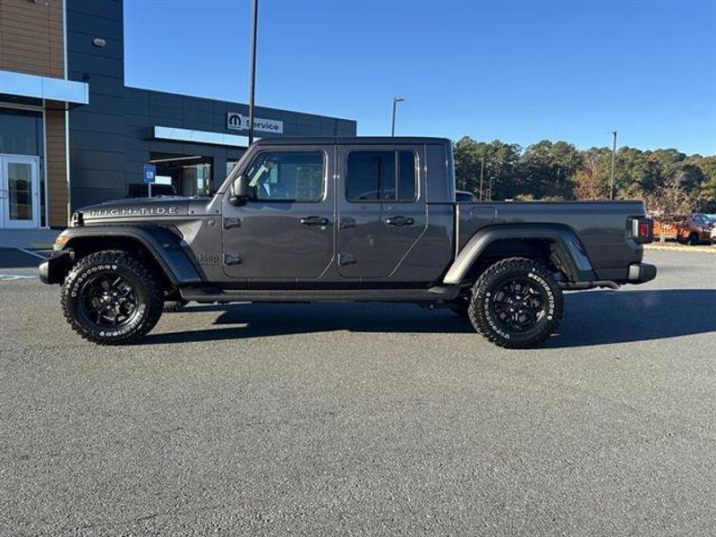 new 2025 Jeep Gladiator car, priced at $45,620