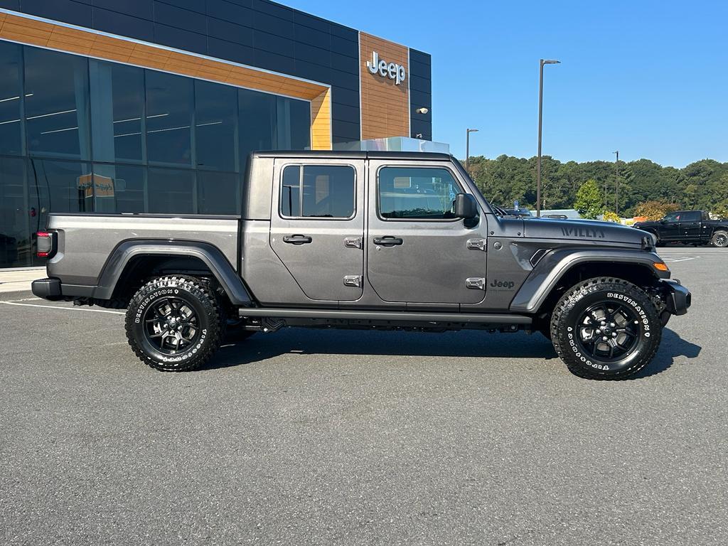 new 2025 Jeep Gladiator car, priced at $47,121