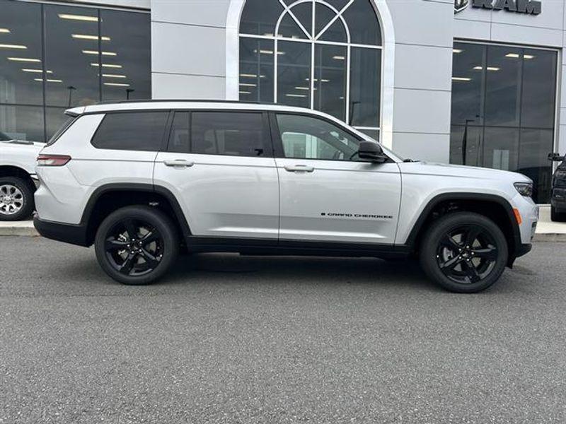 new 2025 Jeep Grand Cherokee L car, priced at $42,943