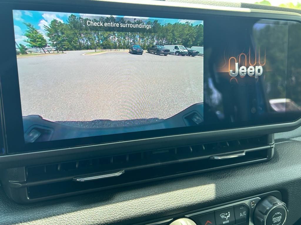 new 2025 Jeep Gladiator car, priced at $40,213