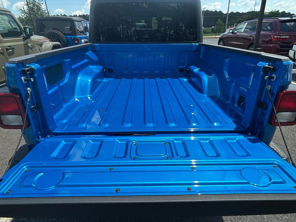 new 2025 Jeep Gladiator car, priced at $40,213