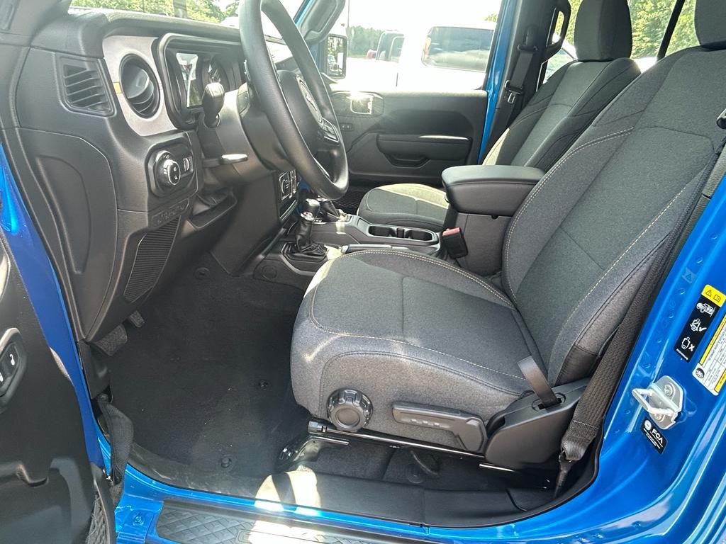 new 2025 Jeep Gladiator car, priced at $40,213