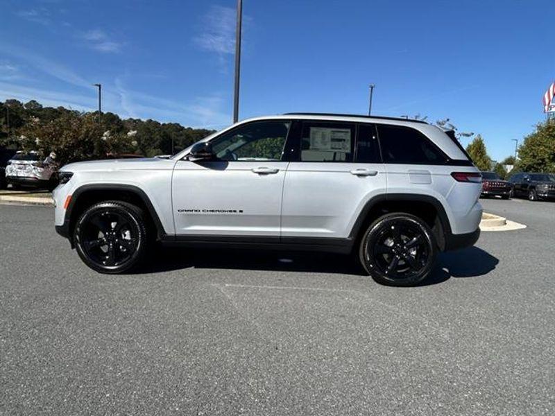 new 2025 Jeep Grand Cherokee car, priced at $48,763