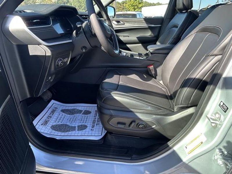 new 2025 Jeep Grand Cherokee car, priced at $48,763