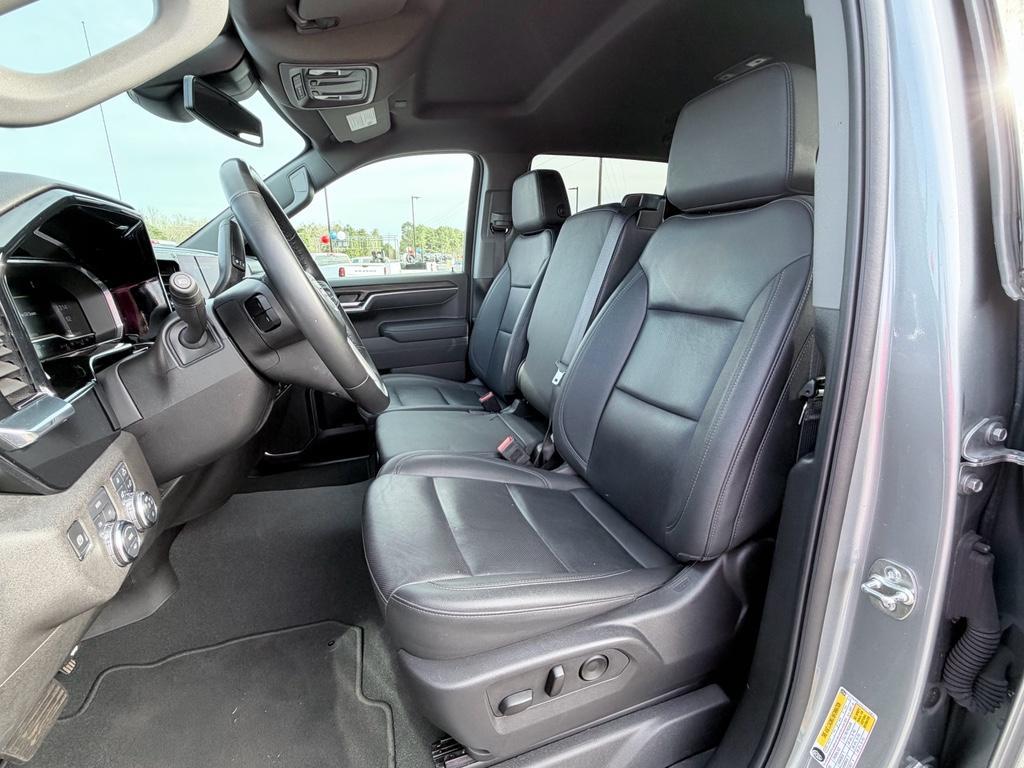 used 2025 GMC Sierra 1500 car, priced at $40,500