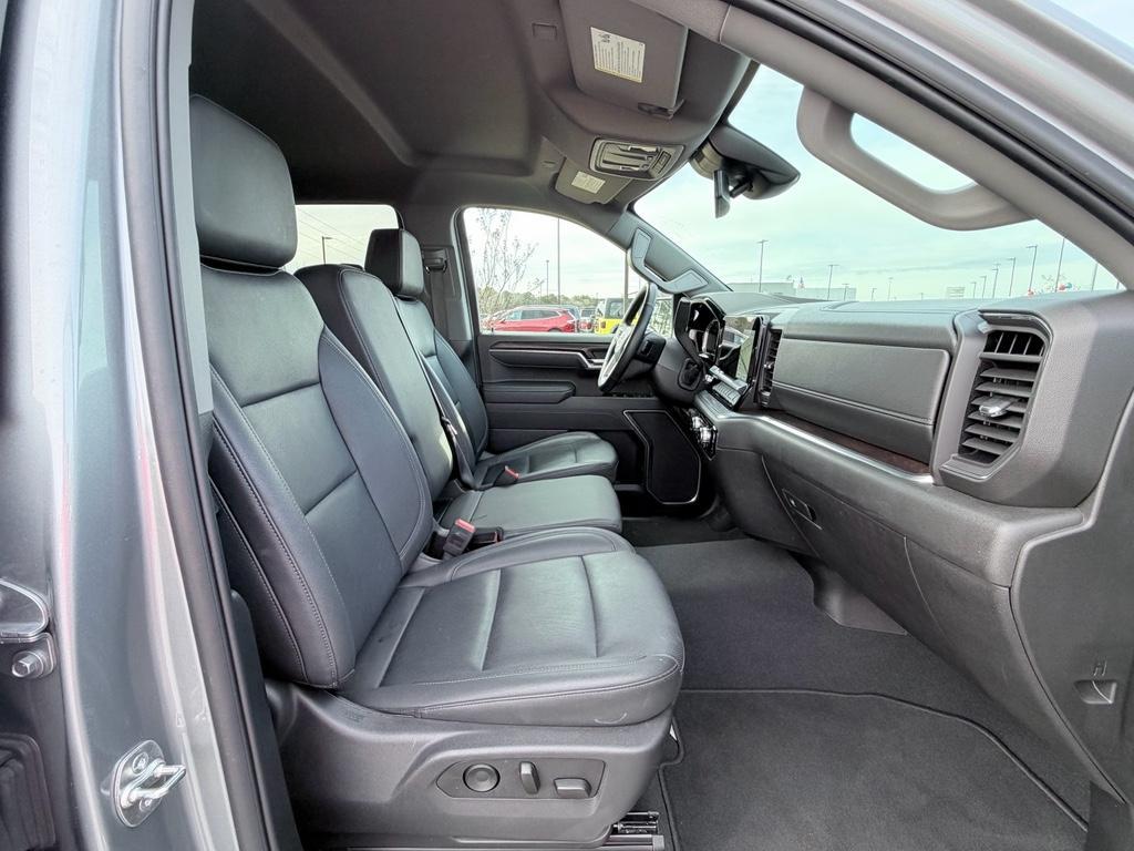 used 2025 GMC Sierra 1500 car, priced at $40,500