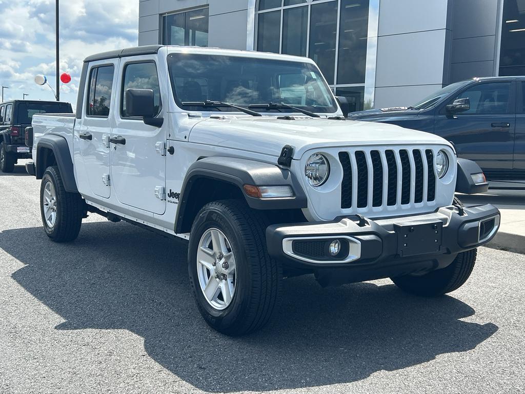 used 2023 Jeep Gladiator car, priced at $26,900