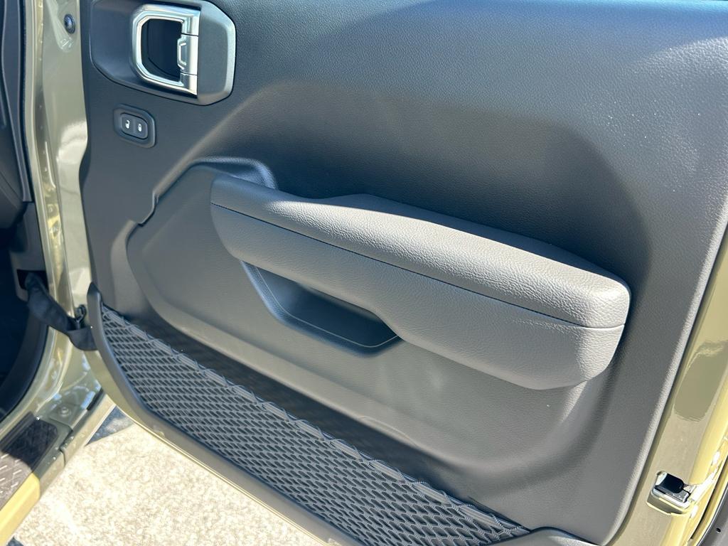 new 2025 Jeep Gladiator car, priced at $41,485