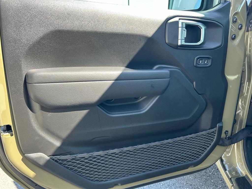 new 2025 Jeep Gladiator car, priced at $41,485