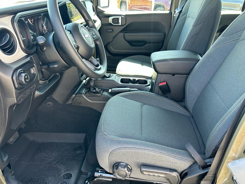 new 2025 Jeep Gladiator car, priced at $41,485