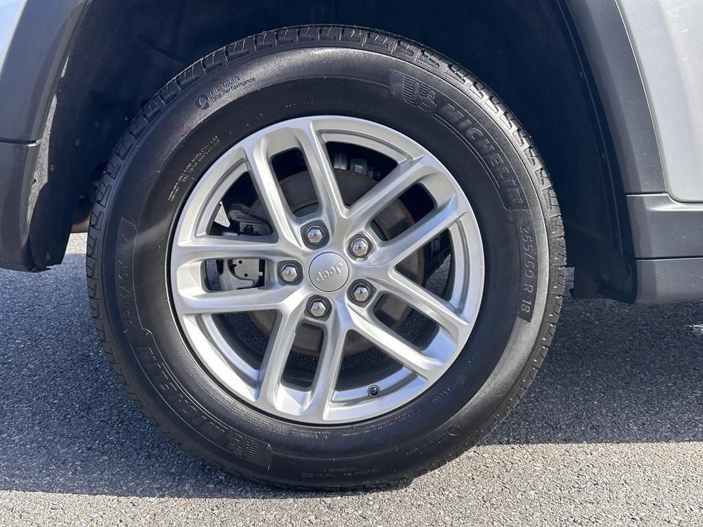 used 2024 Jeep Grand Cherokee car, priced at $25,800