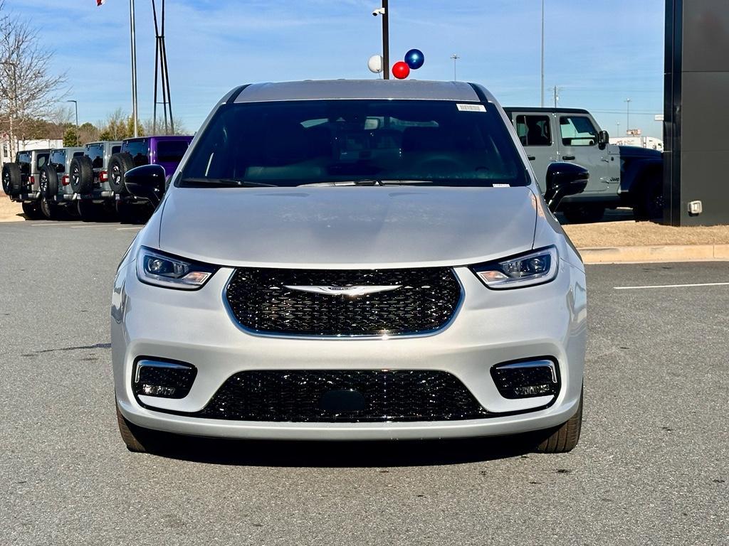 new 2026 Chrysler Pacifica car, priced at $45,005