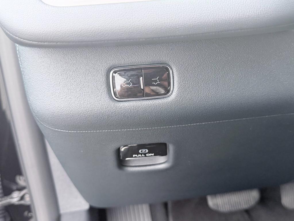 used 2026 Lincoln Navigator car, priced at $85,900