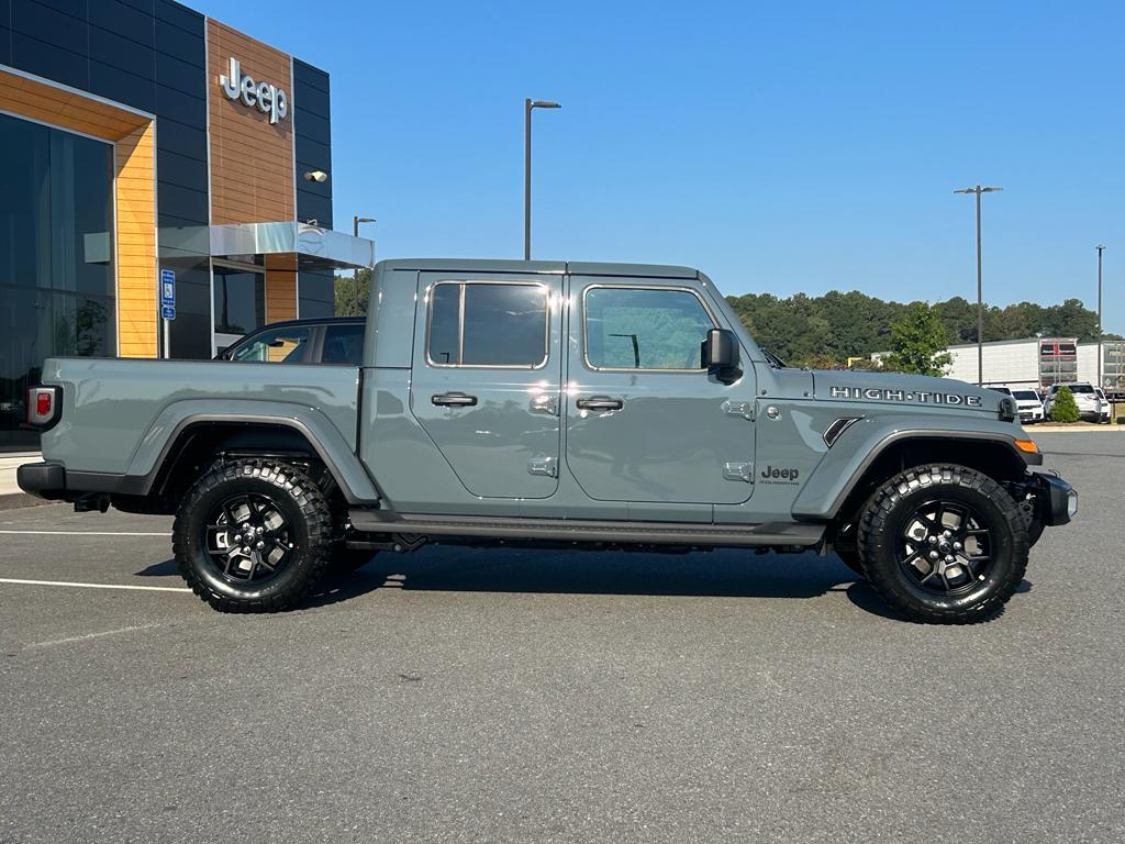 new 2025 Jeep Gladiator car, priced at $45,635