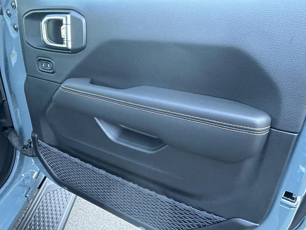 new 2025 Jeep Gladiator car, priced at $45,635