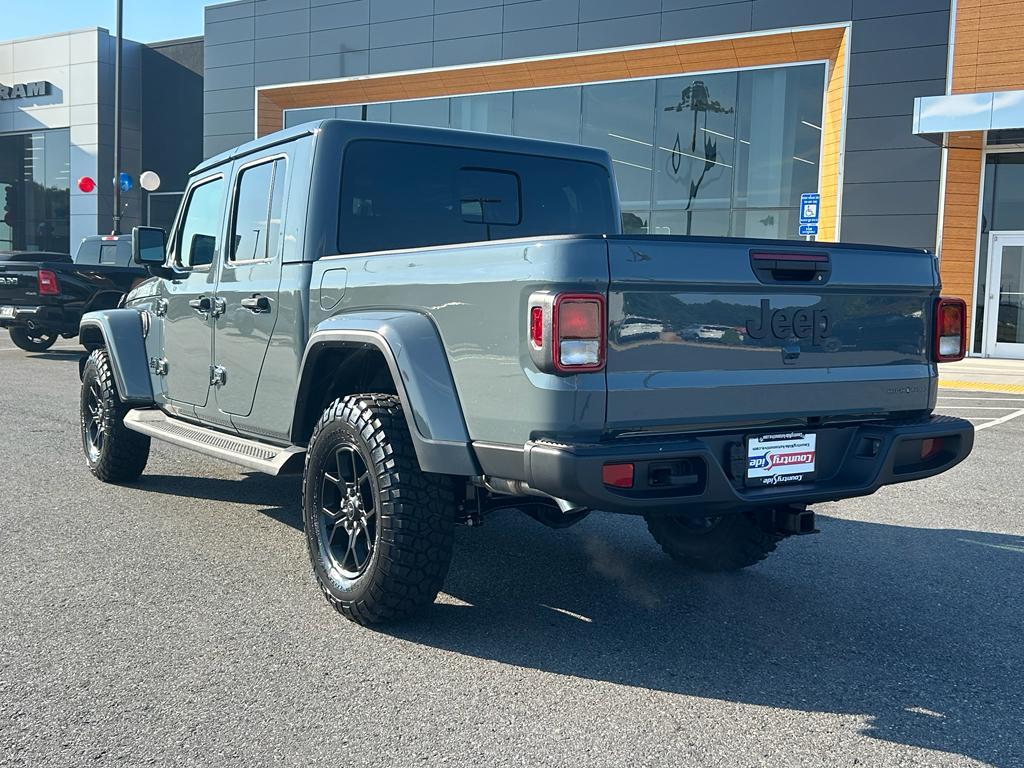 new 2025 Jeep Gladiator car, priced at $45,635