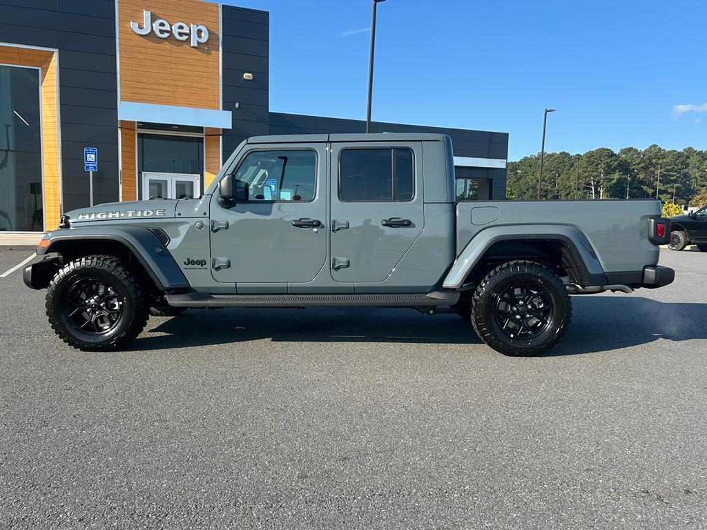 new 2025 Jeep Gladiator car, priced at $45,635