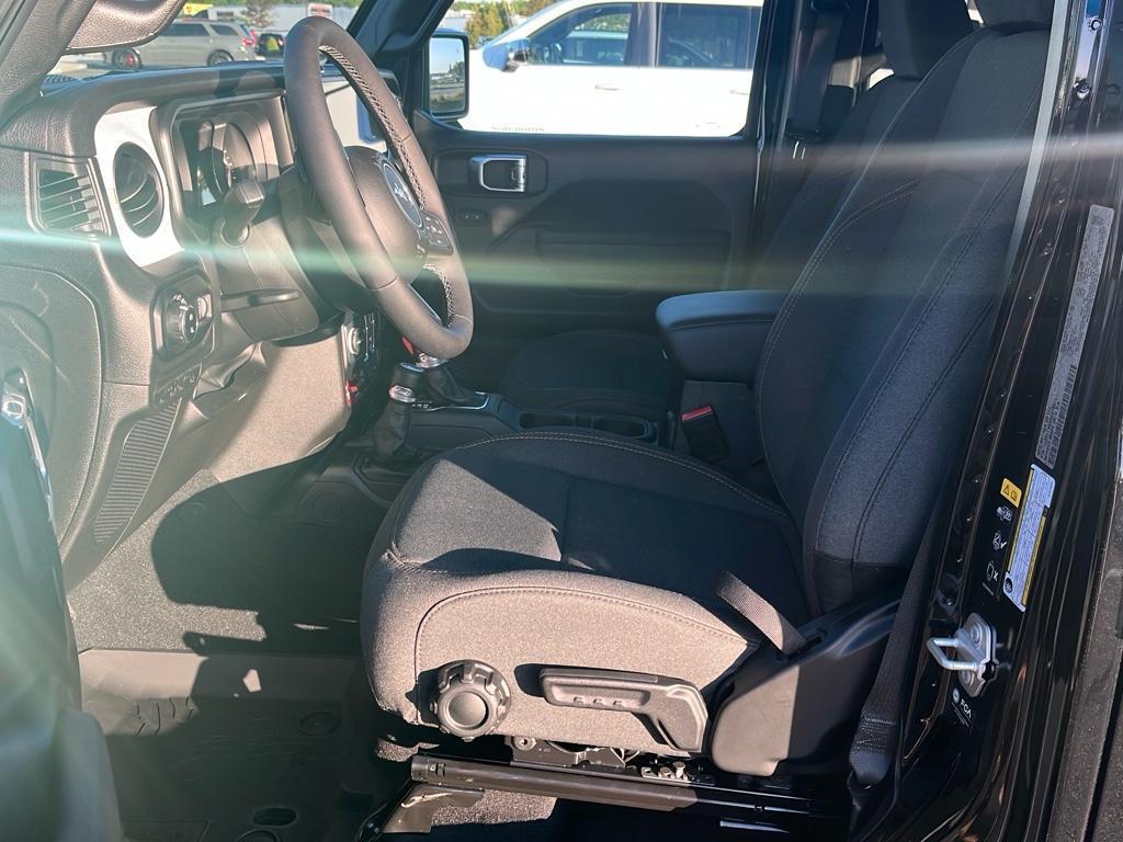 new 2025 Jeep Gladiator car, priced at $45,040