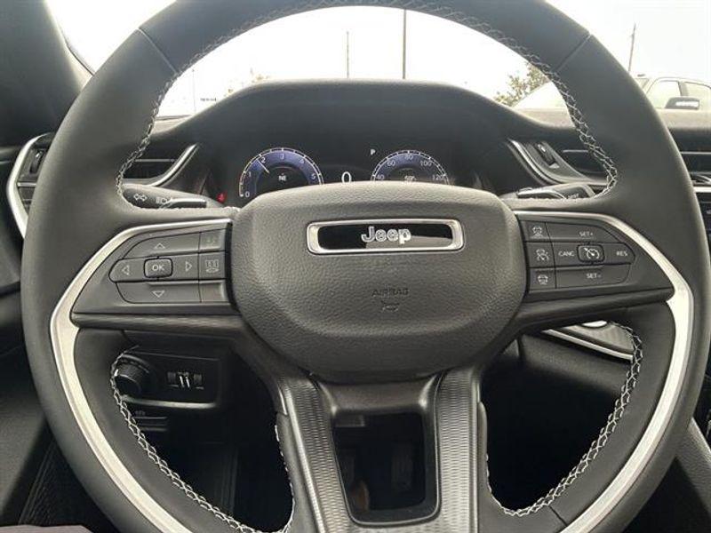 new 2025 Jeep Grand Cherokee L car, priced at $38,372