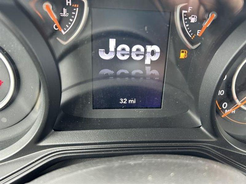 new 2025 Jeep Gladiator car, priced at $39,904