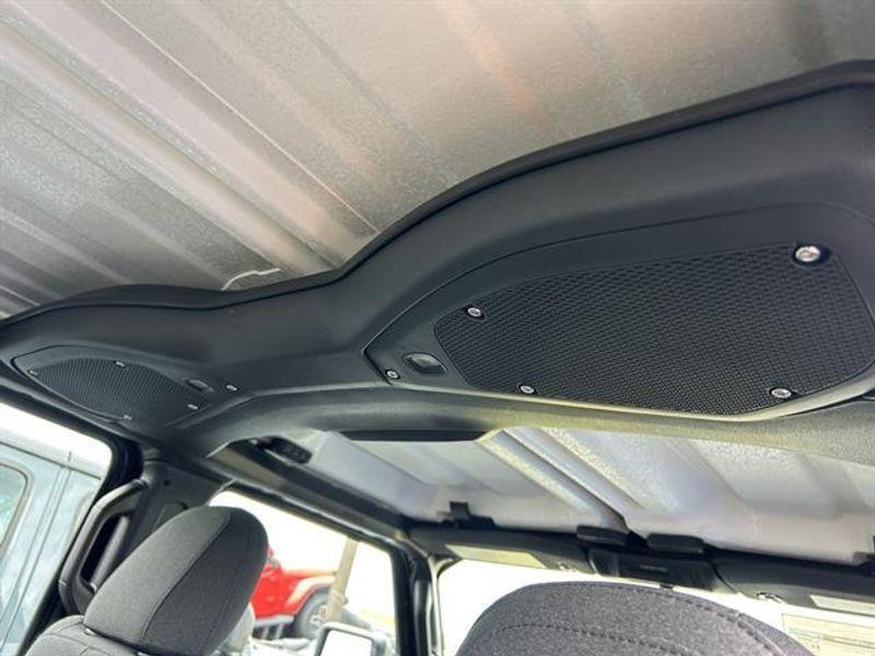 new 2025 Jeep Gladiator car, priced at $39,904