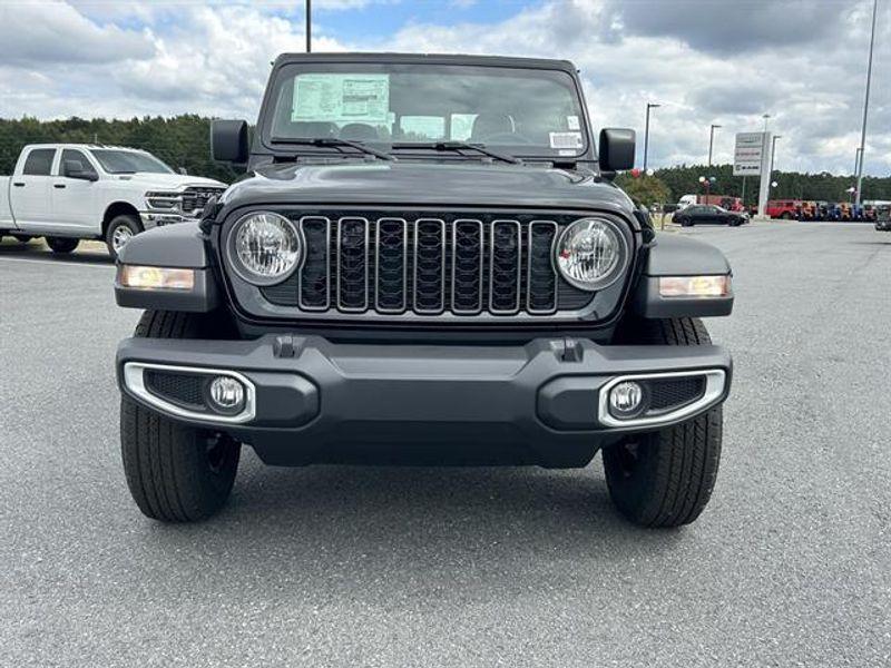 new 2025 Jeep Gladiator car, priced at $39,904