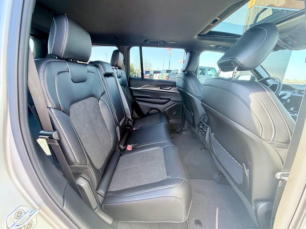 new 2026 Jeep Grand Cherokee car, priced at $46,525