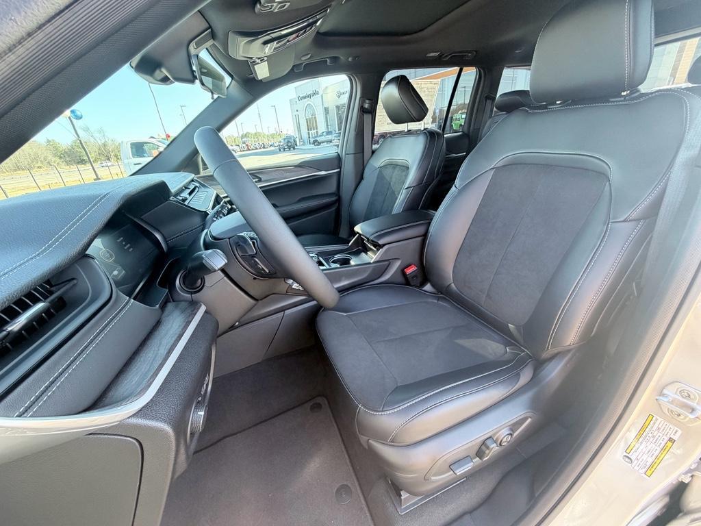 new 2026 Jeep Grand Cherokee car, priced at $46,525