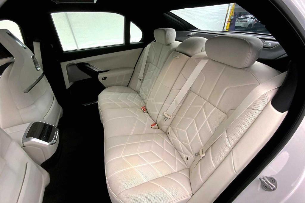new 2025 BMW 760 car, priced at $138,430