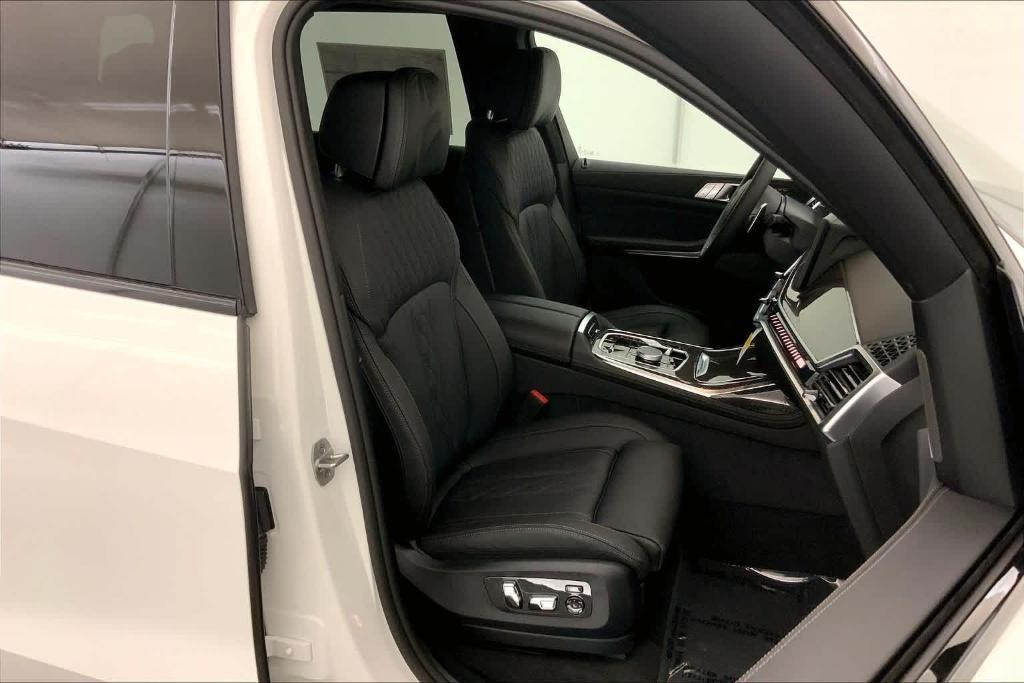 new 2026 BMW X7 car, priced at $126,455