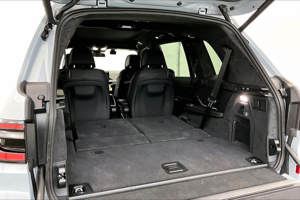 new 2026 BMW X7 car, priced at $130,625