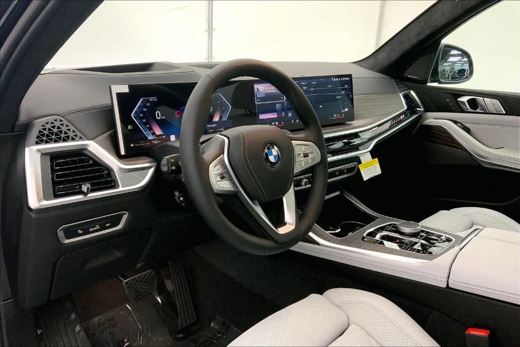 new 2026 BMW X7 car, priced at $100,585