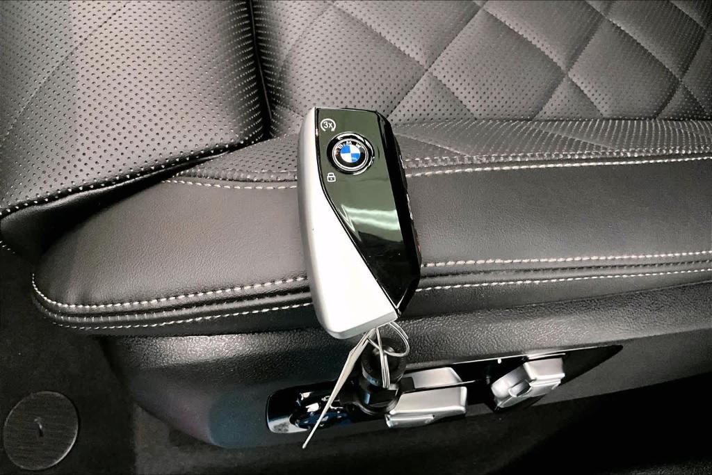 new 2026 BMW X7 car, priced at $101,935