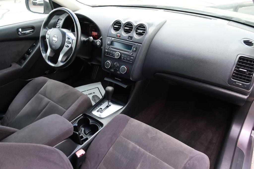used 2009 Nissan Altima car, priced at $5,500
