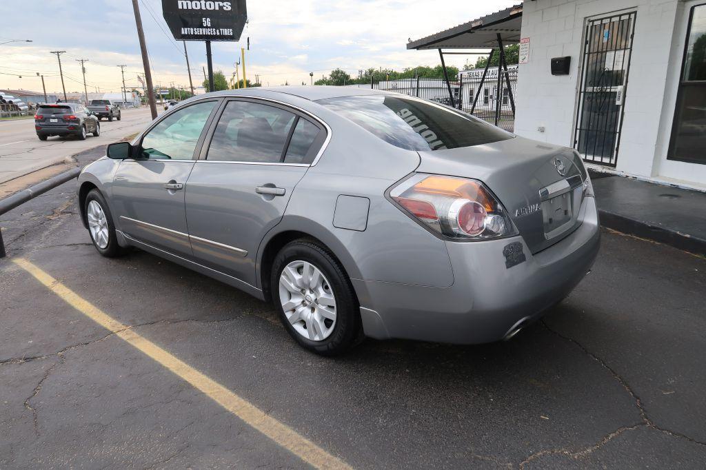 used 2009 Nissan Altima car, priced at $5,500