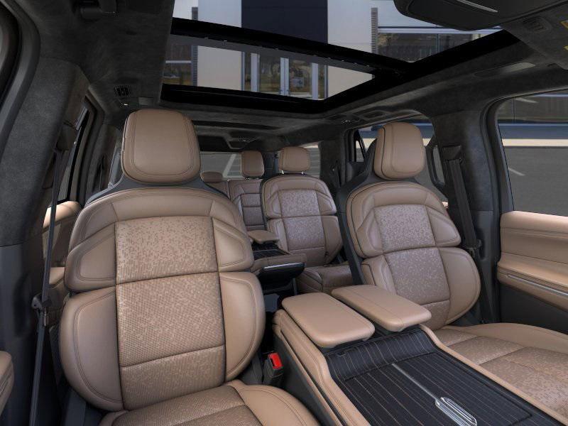 new 2025 Lincoln Navigator car, priced at $132,085