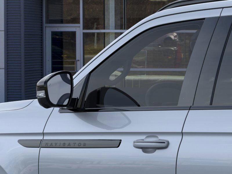 new 2025 Lincoln Navigator car, priced at $110,695