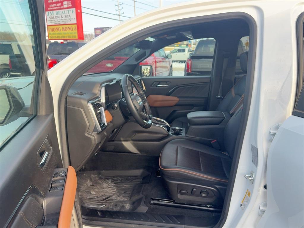 used 2023 GMC Canyon car, priced at $38,000