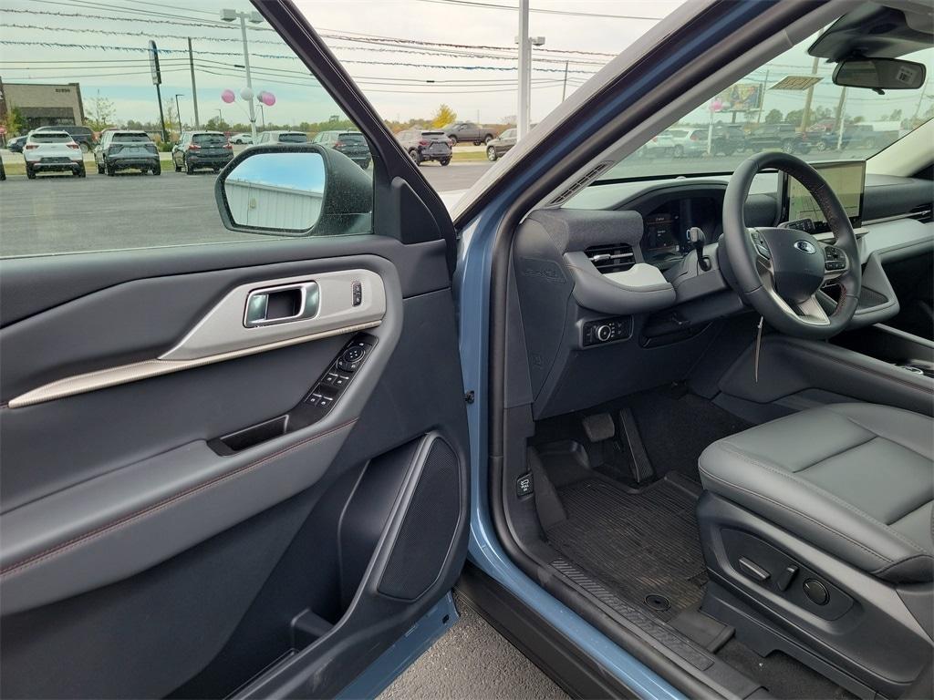 new 2025 Ford Explorer car, priced at $47,600