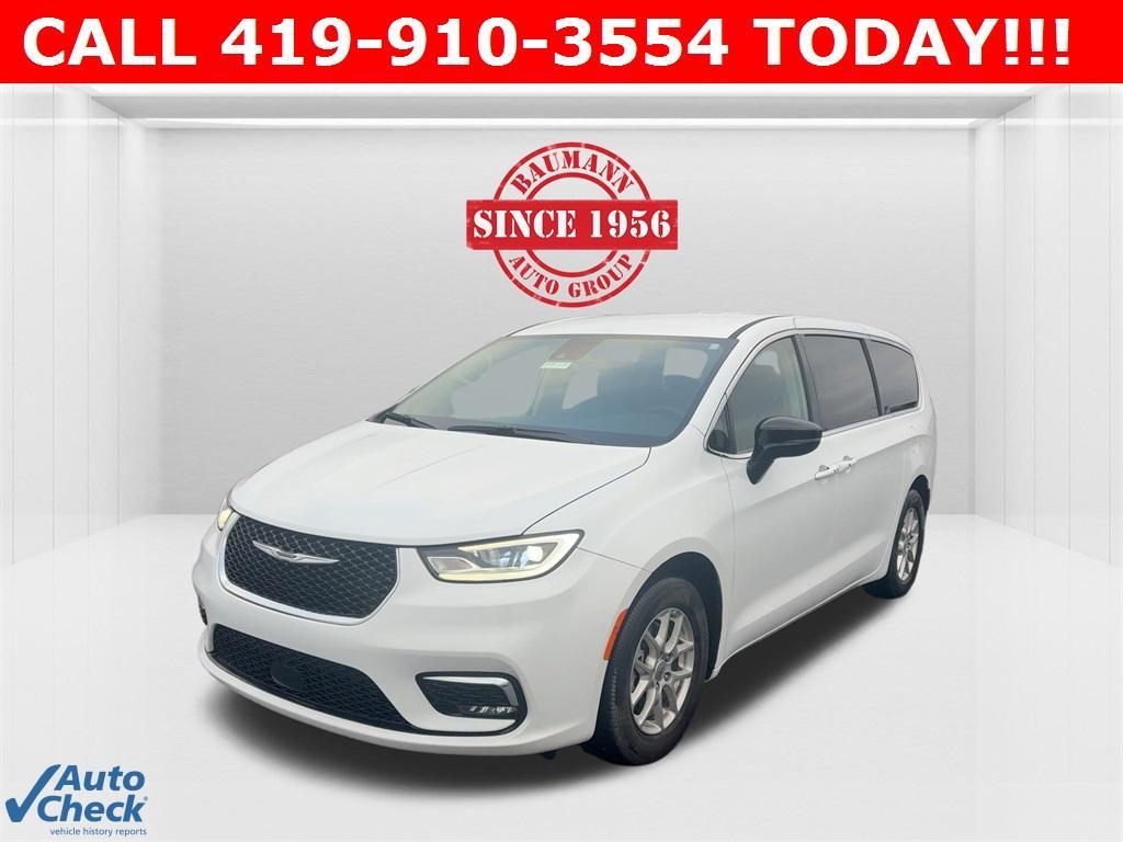used 2024 Chrysler Pacifica car, priced at $27,079