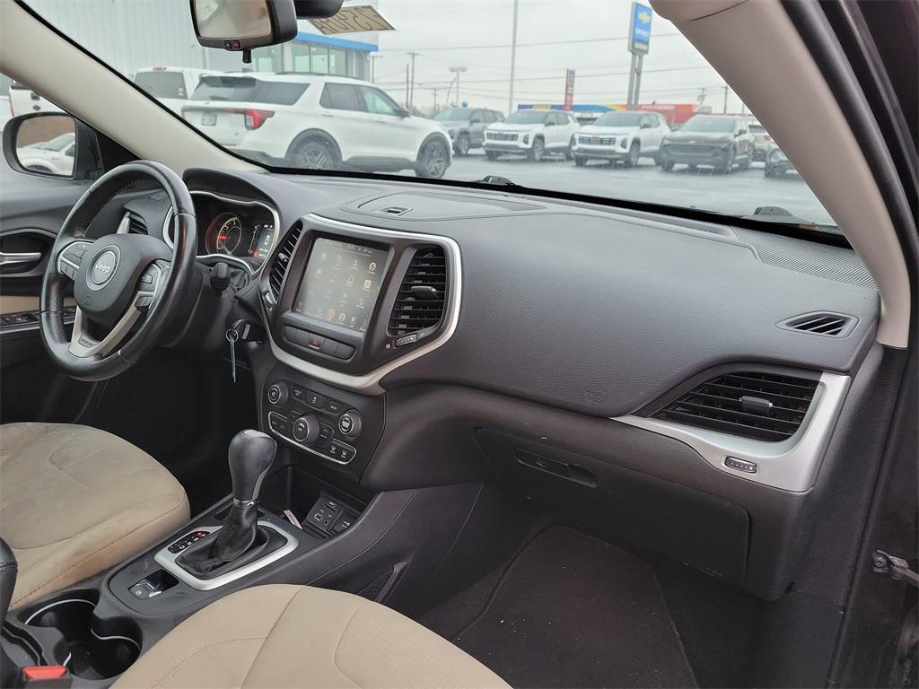 used 2015 Jeep Cherokee car, priced at $4,600