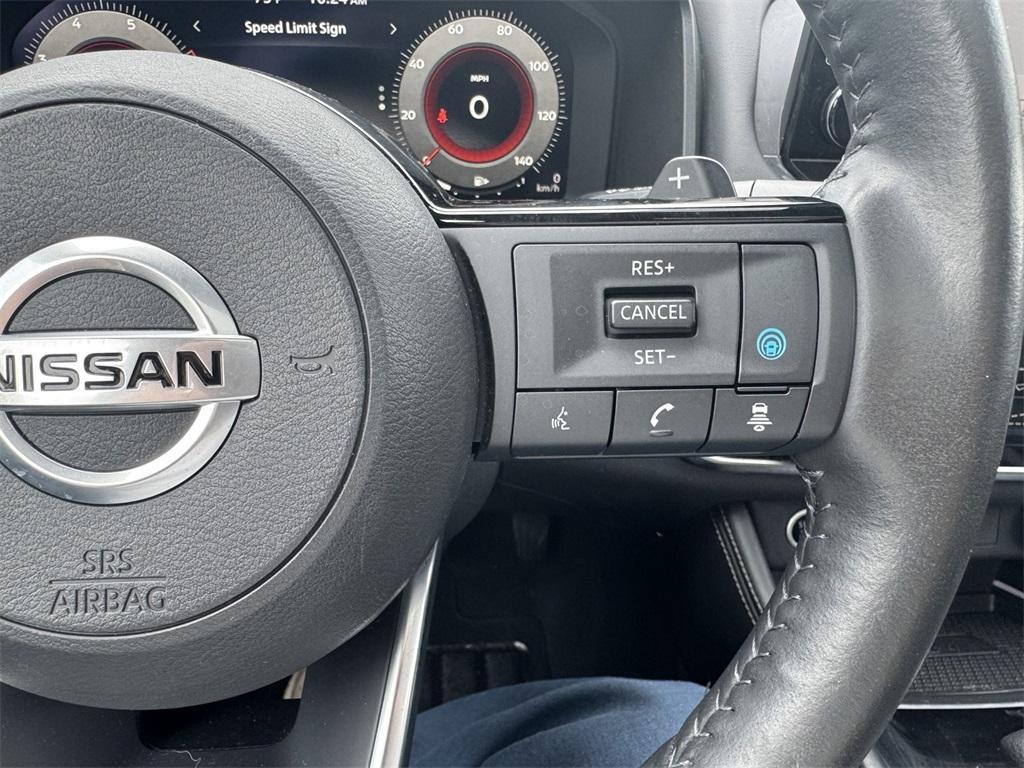 2021 Black Nissan Rogue