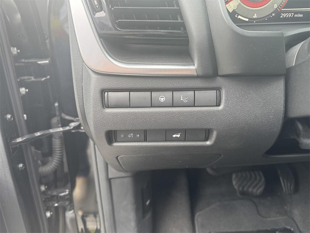 2021 Black Nissan Rogue